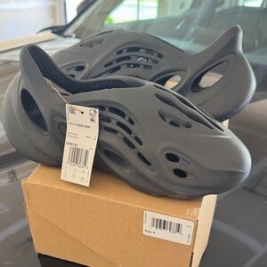 Yeezy Foam RNR Sandals in Dark Gray